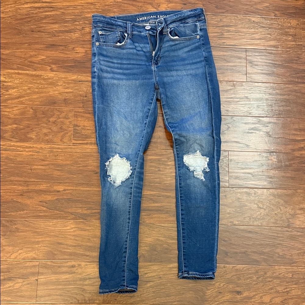 Women’s American Eagle soft knit skinny jeans 6 short. Smoke free home.